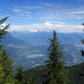 madrutt blick auf kalterer see und ueberetsch