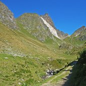 schneeberg wanderweg und sicht zur guertelwand