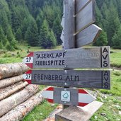 abzweigung oberbergtal unterbergtal wegweiser