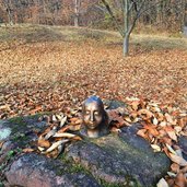 skulpturen siglinde tatz borgogno am pfattnersteig kastanienhain