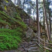 franziskusweg taufers bei tobl burg