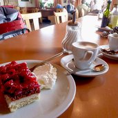 kaffeepause im alpengasthof bergkristall rojen