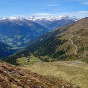 jaufenpass blick auf passeiertal und jaufenpass strasse