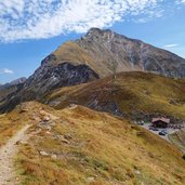 jaufenkammweg bei jaufenpass dahinter jaufenspitz