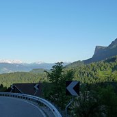 gampenpassstrasse bei gfrill tisens blick auf gantkofel abend