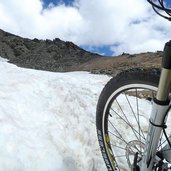 letzter wegabschnitt zum madritschjoch schnee mtb