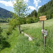 freienfeld weg b von mauls nach valgenaeun roemerweg roemische mauern