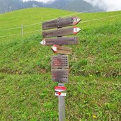 gasthof gsteier wegweiser abzweigung meran bahn mittelstation