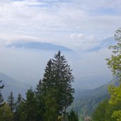 gasthof gsteier aussicht ins etschtal mit nebel