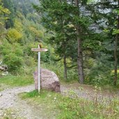 abstieg zur mittelstation meran seilbahn