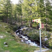 weg und schild zur edelraut huette nr