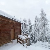 drei schupfen huetten winter schnee karerpass