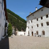 kloster marienberg innenhof