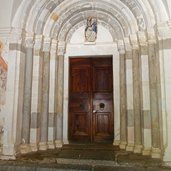 kloster marienberg bei burgeis kirche portal