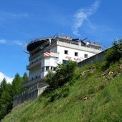 pontives bei lajen aiut alpin rettungs hubschrauber station