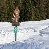 wegweiser unterhalb von moseralm winter