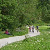 radfahrer bei welsberg radweg pustertal