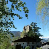 dorf tirol brunnenburg