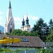 brixen kirchen und schwimmbad rutschbahn aquarena