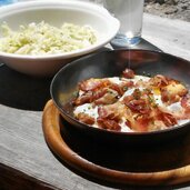 huettenwanderung spiegeleier essen