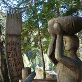 platten erdpyramiden pyramidenweg skulptur