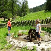 Kradorfer Alm Wasserspiele Kinder Mensch