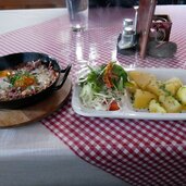 pinnisalm kartoffeln gemuese salat speckei