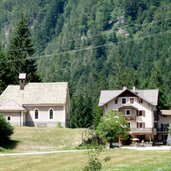 aldein ortsteil radein foelserhof mit kapelle