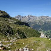 aussicht vom weg a von hintere hoehe ueber rein in taufers und bachertal bis felsen tristennoeckl fr