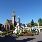 bozen waltherplatz mit dom 