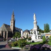 bozen waltherplatz walther ovn der vogelweide denkmal