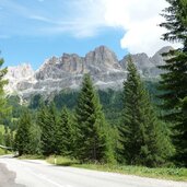 nigerpass strasse von karerpass nach tiers mit rosengarten