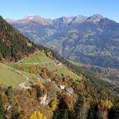 muthoefe herbstwald und aussicht dorf tirol umgebung fr