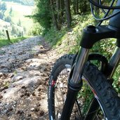 mtb abfahrt weg kastelruth tisens