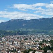 bozen blick richtung europa neustift und don bosco