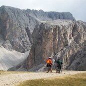 seiser alm radfahrer mountainbike vor molignon