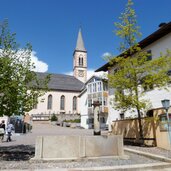 aldein dorfplatz und kirche