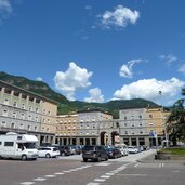 bozen siegesplatz gebaeude