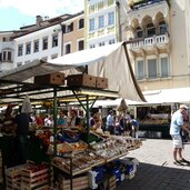 bozen am obstmarkt piazza erbe bolzano