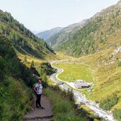 salita verso lahneralm con kehreralm sullo sfondo