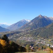 talblick aussicht richtung riffian kuens herbst