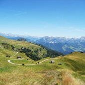 weg bei kreuzberg blick richtung pragser dolomiten