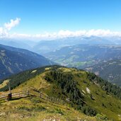 blick hinunter nach luesen