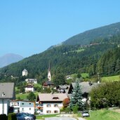 pfalzen ortschaft haselried bei muehlen und issing dahinter burg schoeneck