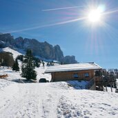 messner joch huette unter rosengarten winter skigebiet carezza oberhalb frommeralm