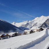 stuls weg nr richtung hochegg winter und blick richtung pfelders und ulfas