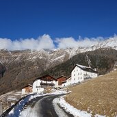 winter bei st martin im kofel latsch oberkaser hof