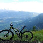 blick auf kaltern von penegal rad mtb