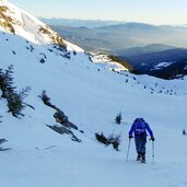 schneeschuhwandern aufstieg steil baumgrenze