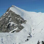 Kreuzjoechl Meran Blick von Spieler auf Skigebiet Meran Ifinger und Kuhleitenhuette